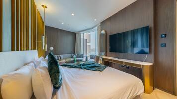 1 bedroom, in-room safe, iron/ironing board, free WiFi
