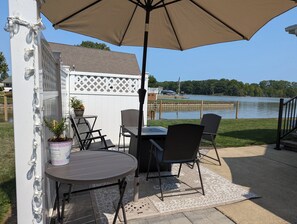 Outdoor dining - BEST LOCATION Water Front.Private Dock.Canoe.Kayak.PaddleBoard,GolfCourseCommnty (Huron)