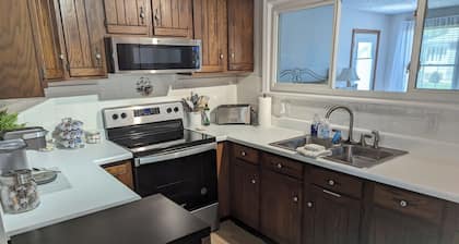 BEST LOCATION Water Front.Private Dock.Canoe.Kayak.PaddleBoard,GolfCourseCommnty