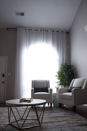 Smart TV, books - A one of a kind home with a waffle and coffee bar, life sized games and comfort! (Lexington)