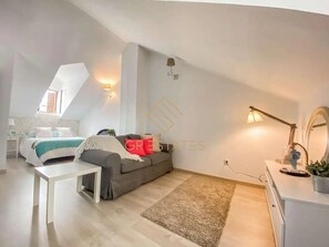 4 bedrooms, iron/ironing board, WiFi, bed sheets - Discover Paradise: Charming 4-Bedroom Townhouse Steps Away from the Beach" (Fuengirola)