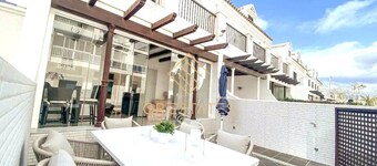 Discover Paradise: Charming 4-Bedroom Townhouse Steps Away from the Beach"