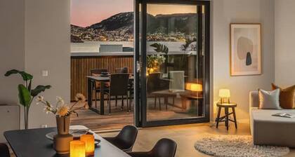 Large Seafront Penthouse Apt! Private Roof Terrace