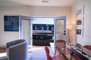 Dining - 5BR/4BTH Retreat, Putting Green, Walk to Restaurants!!! (Atlanta)