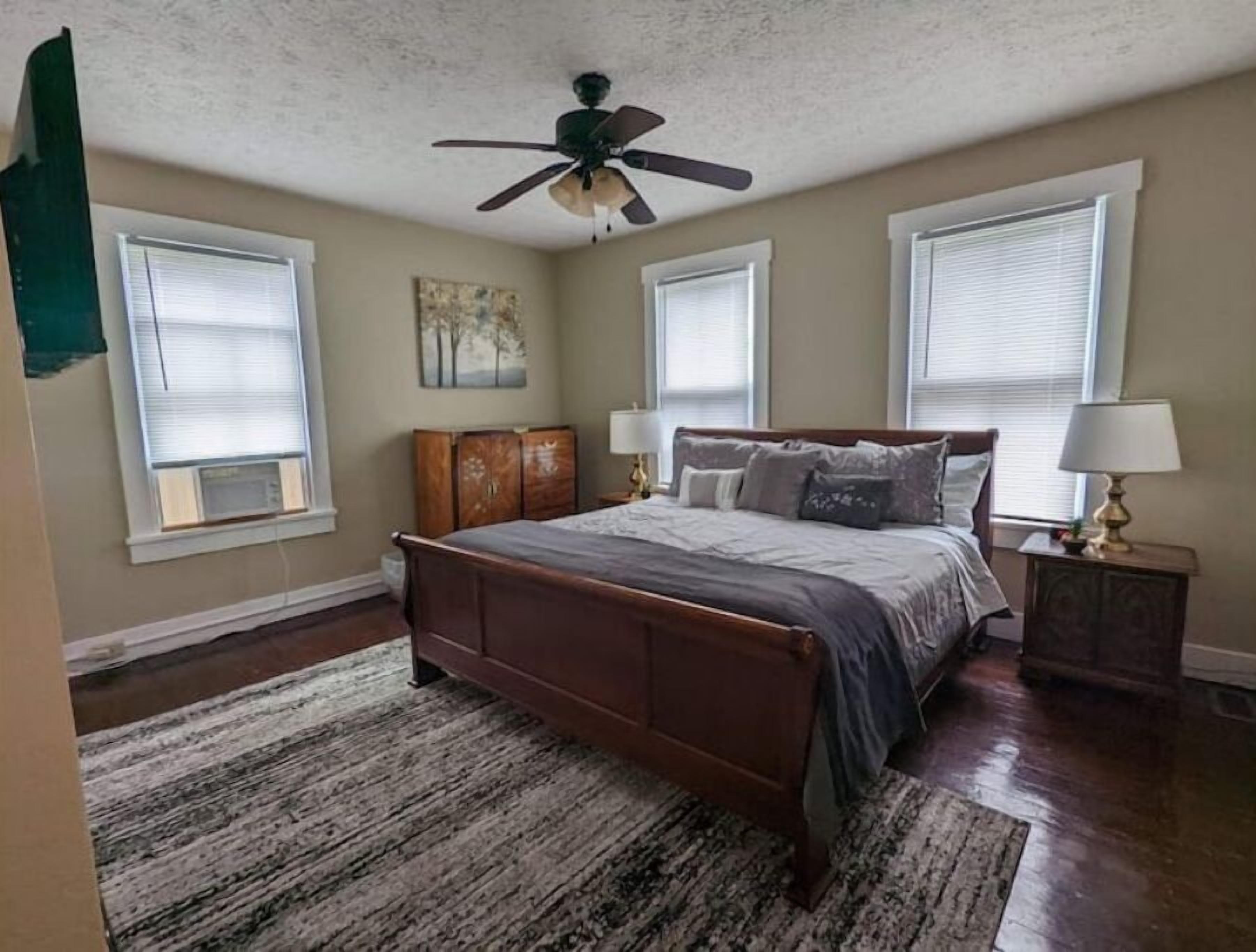 2 habitaciones, tabla de planchar con plancha, wifi y ropa de cama 