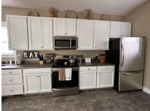 Fridge, microwave, oven, stovetop - Farmhouse in the City (Dayton)