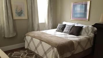 1 bedroom, desk, iron/ironing board, WiFi