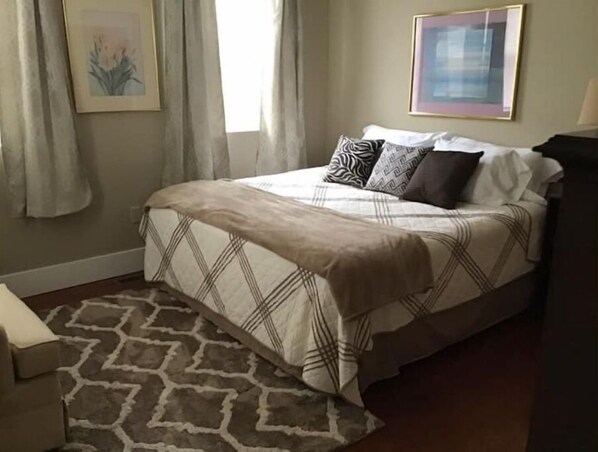 1 bedroom, desk, iron/ironing board, WiFi