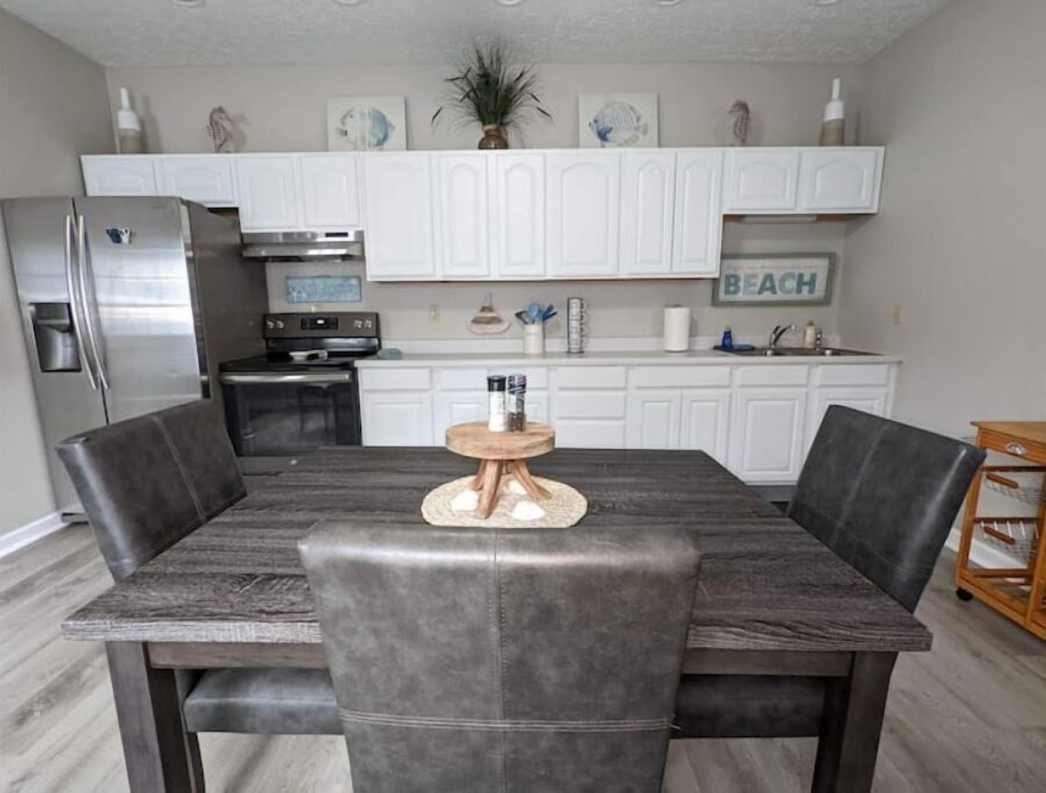 冰箱、微波炉、烤箱、炉灶