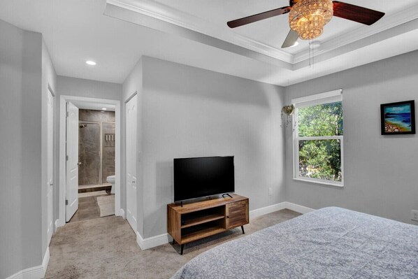 3 bedrooms, desk, iron/ironing board, WiFi