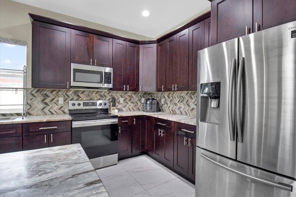 Fridge, microwave, oven, stovetop