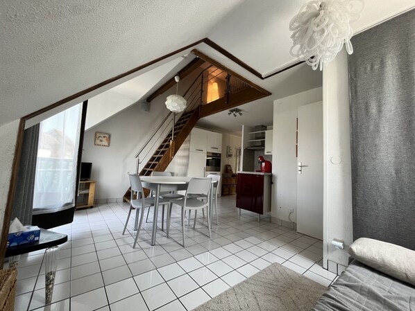 TV - Charming cocoon (Cabourg)