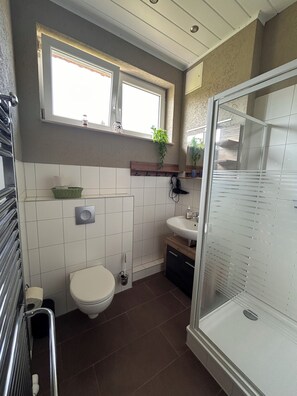 Shower, hair dryer, towels, toilet paper