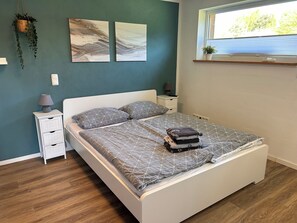 2 bedrooms, travel crib, free WiFi, bed sheets