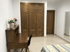 Business Apartment | 3 bedrooms, in-room safe, individually decorated, individually furnished