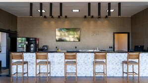 Bar (on property) - Apartamento Familia By Hotel Solar Pedra da Ilha (Penha)