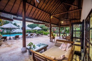 Terrace/patio - Villa Taman Indah, Lovina (Buleleng)