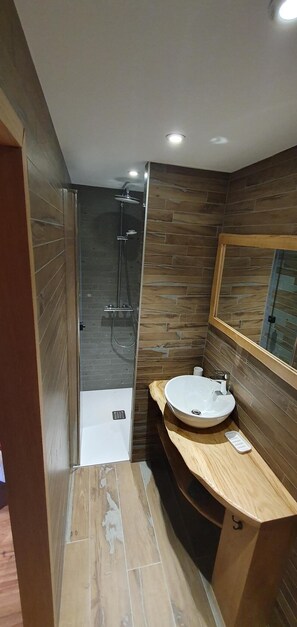 Shower, towels