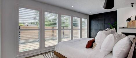 3 bedrooms, desk, iron/ironing board, travel cot