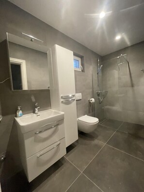 Villa | 2 bedrooms - Dupini in Ba ka With 2 Bedrooms and 2 Bathrooms (Baska)