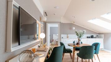 Departamento exclusivo | Decoración personalizada, muebles diferentes y escritorio