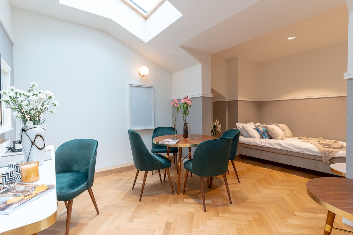 Deluxe Apartment | 1 bedroom, individually decorated, individually furnished, desk