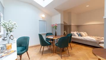 Deluxe Apartment | 1 bedroom, individually decorated, individually furnished, desk