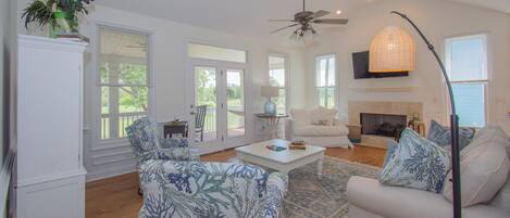 House, Multiple Beds, Kitchen, Golf View | Living area