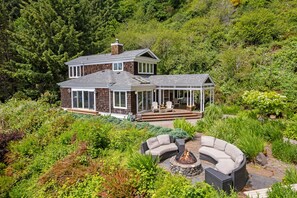 Exterior - Maison De La Lune-Spectacular Oceanviews,  dogs Ok , Firepit, Fenced yard (Manzanita)
