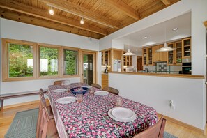 Dining - Maison De La Lune-Spectacular Oceanviews,  dogs Ok , Firepit, Fenced yard (Manzanita)