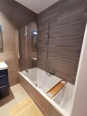 Hair dryer, towels - Luxury 1 bedroom with Terrace&Parking (Luxembourg City)