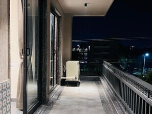 Terrace/patio - Our Grand, Airy & Bright private Studio is nestled in an upscale neighbourhood
 (Gurugram)