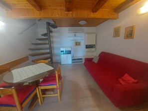 Living area - Sea-view House with Spacious Terrace (Rijeka)