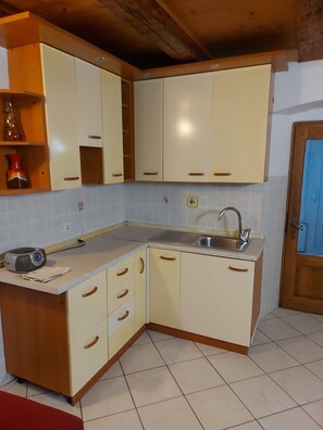Private kitchen - Sea-view House with Spacious Terrace (Rijeka)