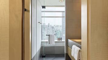 Shower, rainfall showerhead, free toiletries, hair dryer