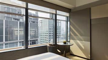 Hypo-allergenic bedding, free minibar, in-room safe, laptop workspace