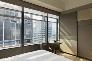 Ropa de cama hipoalergénica y minibar con artículos gratuitos 