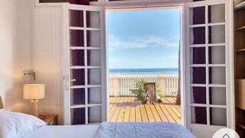 2 bedrooms, in-room safe, iron/ironing board, free WiFi