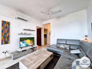 TV - Le Mosala 3***, waterfront apartment in Saint-Leu (Saint-Leu)