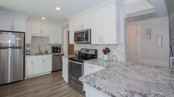 Apartment, Multiple Beds, Beach View | Private kitchen