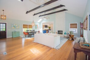 ハウス ベッド (複数台) ビーチビュー | リビング エリア