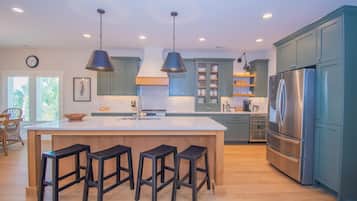 House, Multiple Beds, Kitchen | Private kitchen | Microwave, oven, stovetop, dishwasher