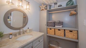 Apartment, 1 Queen Bed, Beach View | Bathroom | Towels, toilet paper