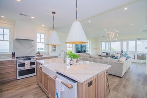 House, Multiple Beds, Pool Access, Beach View | Private kitchen | Fridge, microwave, oven, stovetop