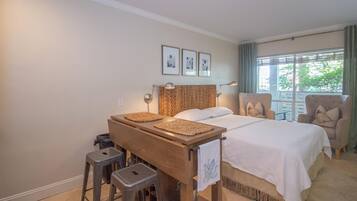 Studio, Multiple Beds, Beach View | 1 bedroom, individually decorated, individually furnished, free WiFi