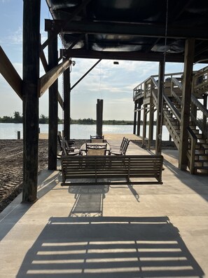 Outdoor dining - Gator Den - Camp on the water with an amazing view! (Chauvin)