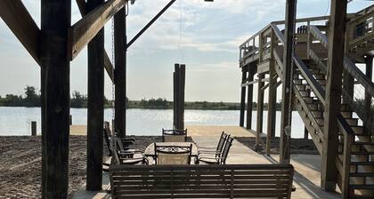 Gator Den - Camp on the water with an amazing view!