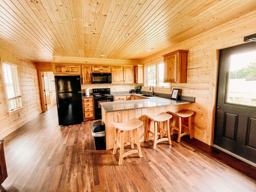 The Bear Cabin - Hidden Acres Cabins
