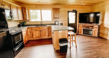 The Bear Cabin - Hidden Acres Cabins