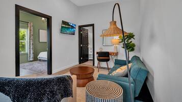 2 bedrooms, desk, iron/ironing board, free WiFi